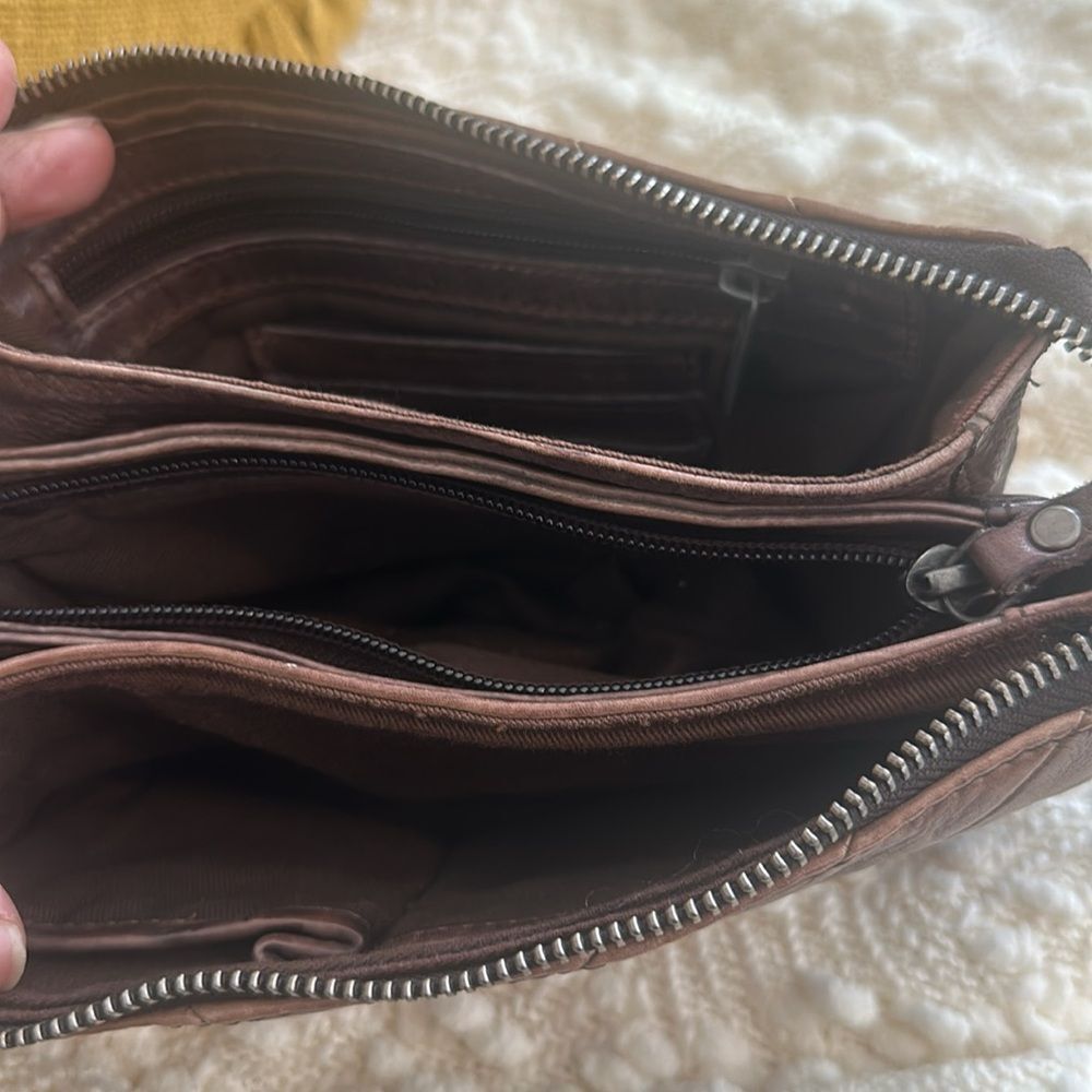 Latico Leather Sunny Brown Leather Crossbody Bag - Picture 6 of 7